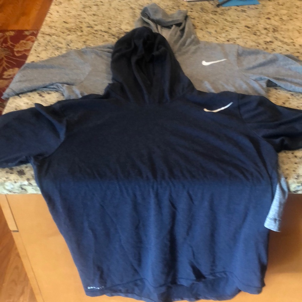 Nike hooded short sleeve lot of 2